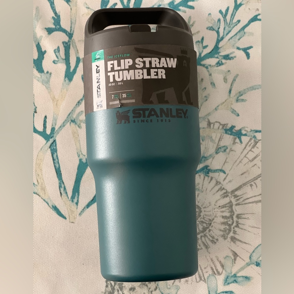 Stanley The IceFlow Flip Straw Tumbler in pretty Teal Blue